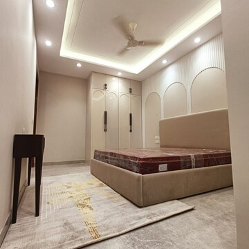 Room in 3 BHK Builder Floor at Sector 63 – for Sale