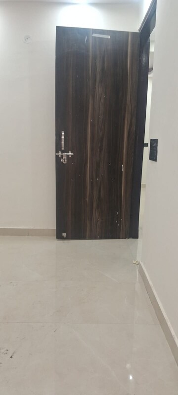 Room in 1 BHK Builder Floor at Mayur Vihar Phase 1 – for Sale