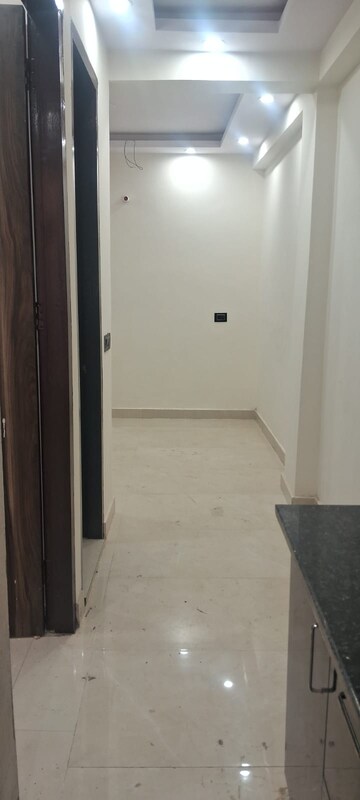 Bathroom in 1 BHK Builder Floor at Mayur Vihar Phase 1 – for Sale