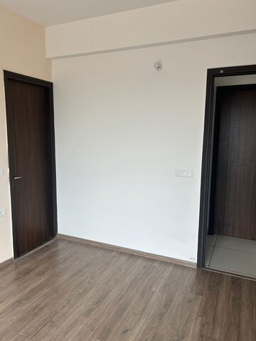 Room in 3 BHK Apartment at Nirala Estate, Tech Zone 4 Greater Noida – for Sale