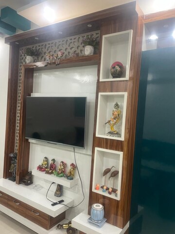 Furnished Amenities in 2 BHK Apartment at Klj Platinum Heights, Sector 77 – for Sale