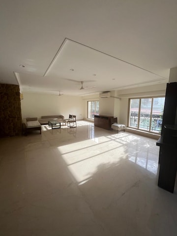 Room in 4 BHK Apartment at Jumbo Apartment, Bandra West – for Sale