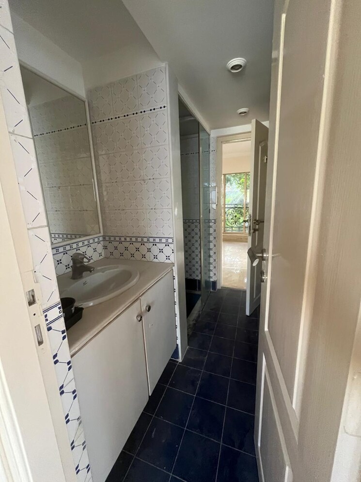 Bathroom, jumbo-apartment 4 Bedroom 2747 Sq.Ft. Apartment In Bandra West Mumbai 7257537