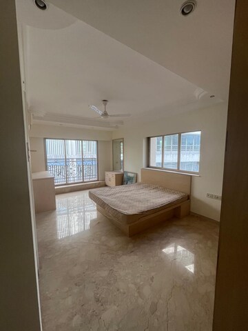 Room in 4 BHK Apartment at Jumbo Apartment, Bandra West – for Sale