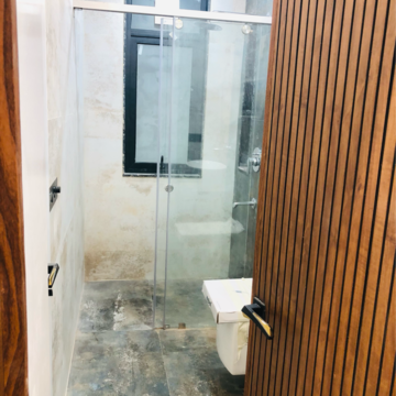 Bathroom in 4 BHK Builder Floor at Unitech Singleton Floors South City, South City 2 – for Sale