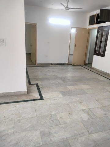 Room in 3 BHK Apartment at Supertech Czar Suites, Omicron I Greater Noida – for Sale