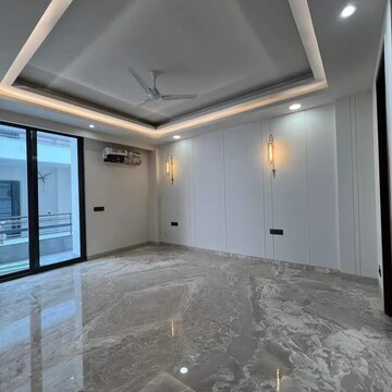Room in 4 BHK Builder Floor at Royal Homez, Sector 43 – for Sale