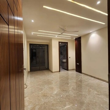 Room in 4 BHK Builder Floor at Sector 43 – for Sale