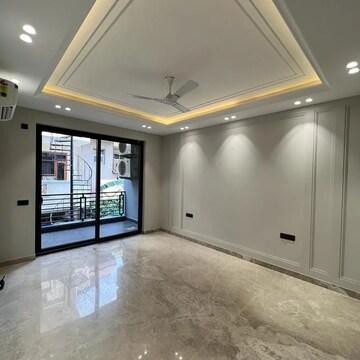 Room in 3.5 BHK Builder Floor at Gupta Awas, Sector 43 – for Sale