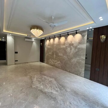 Room in 3.5 BHK Builder Floor at Gupta Awas, Sector 43 – for Sale
