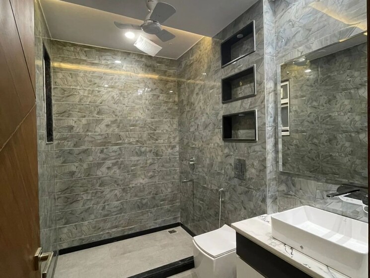 Bathroom, dlf-city-phase-iv 4 Bedroom 2200 Sq.Ft. Builder Floor In Dlf Phase iv Gurgaon 7258502