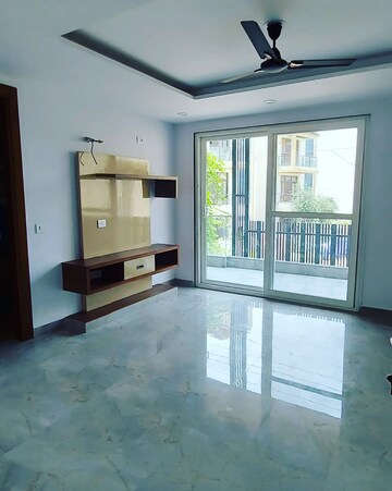 Room in 4 BHK Builder Floor at DLF City Phase IV, Dlf Phase iv – for Sale