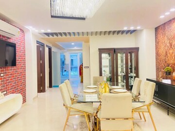 Living Room in 4 BHK Builder Floor at DLF City Phase IV, Dlf Phase iv – for Sale