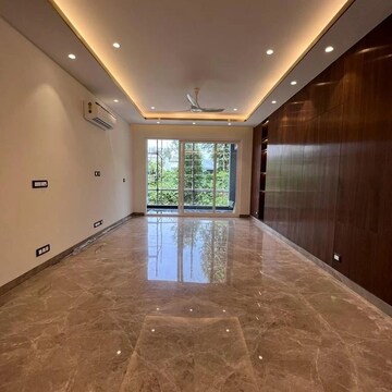 Room in 4 BHK Builder Floor at DLF City Phase III, Sector 24 – for Sale