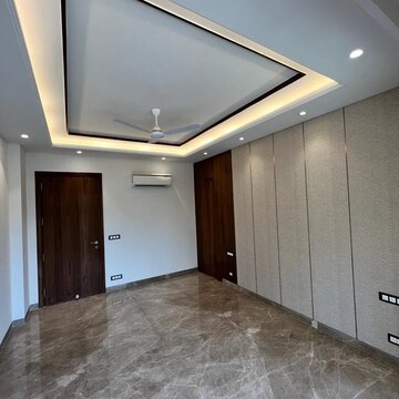 Room in 4 BHK Builder Floor at DLF City Phase III, Sector 24 – for Sale