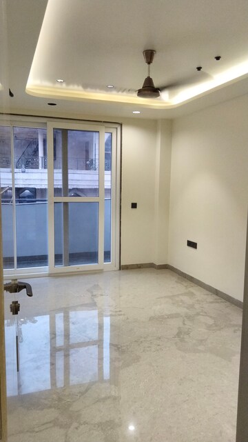 Room in 3 BHK Builder Floor at Anand Vihar – for Sale