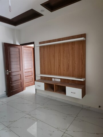 Furnished Amenities in 2 BHK Builder Floor at Sector 77 – for Sale