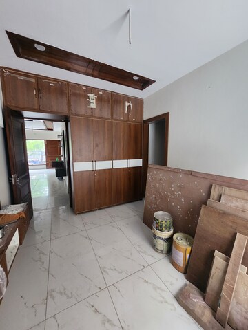 Furnished Amenities in 2 BHK Builder Floor at Sector 77 – for Sale