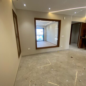 Room in 3 BHK Builder Floor at Srishti Greenfield Homes, Sector 42 – for Sale