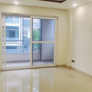Room in 4 BHK Builder Floor at BPTP Eden Estate, Sector 81 – for Sale
