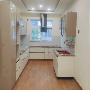 Kitchen in 4 BHK Builder Floor at BPTP Eden Estate, Sector 81 – for Sale