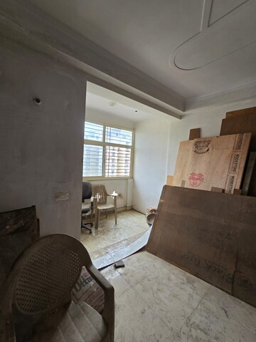 Living Room in 2.5 BHK Apartment at Amrapali Silicon City, Sector 76 – for Sale