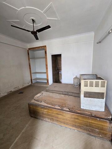 Living Room in 2.5 BHK Apartment at Amrapali Silicon City, Sector 76 – for Sale