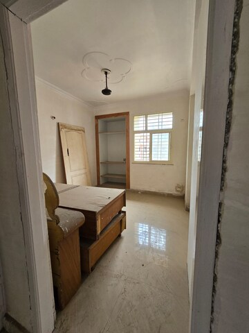 Kitchen in 2.5 BHK Apartment at Amrapali Silicon City, Sector 76 – for Sale