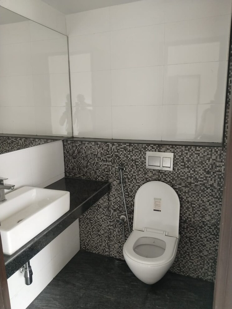 Bathroom, lodha-aqua 1 Bedroom 690 Sq.Ft. Apartment In Mira Road Thane 7259080