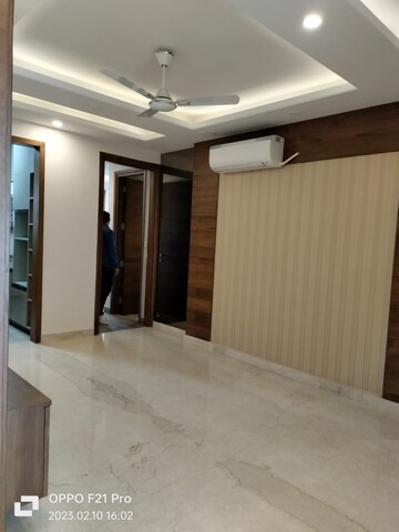Room in 3 BHK Apartment at DLF The Skycourt, Sector 86 – for Sale