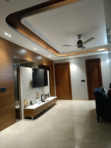 Living Room in 4 BHK Builder Floor at Unitech South City II, Sector 50 – for Sale