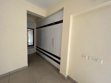 Room in 2.5 BHK Apartment at Nirala Aspire, Sector 16 Greater Noida – for Sale