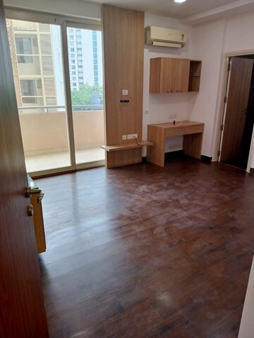 Room in 3 BHK Apartment at DLF Beverly Park II, Sector 25 – for Sale