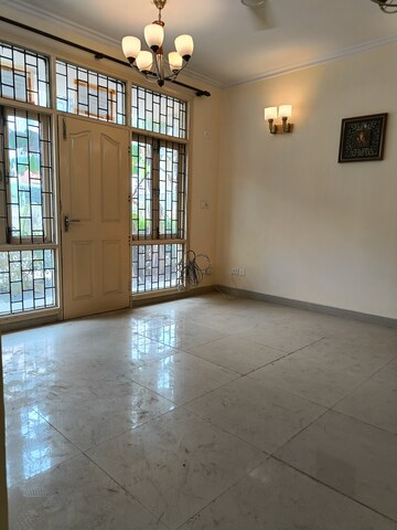Room in 3 BHK Builder Floor at Ansal Sushant Residency, Sushant Lok Iii – for Sale