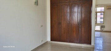 Room in 3 BHK Apartment at Pioneer Park Phase 1, Sector 61 – for Sale
