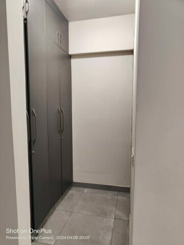 Room in 4 BHK Apartment at Saya Gold Avenue, Vaibhav Khand – for Sale