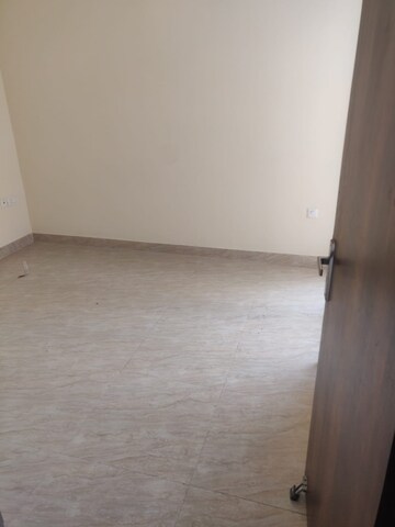 Room in 2.5 BHK Apartment at Amrapali Terrace Homes, Tech Zone 4 Greater Noida – for Sale