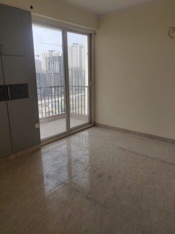 Room in 2.5 BHK Apartment at Amrapali Terrace Homes, Tech Zone 4 Greater Noida – for Sale