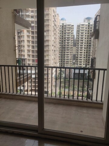 Room in 2.5 BHK Apartment at Amrapali Terrace Homes, Tech Zone 4 Greater Noida – for Sale