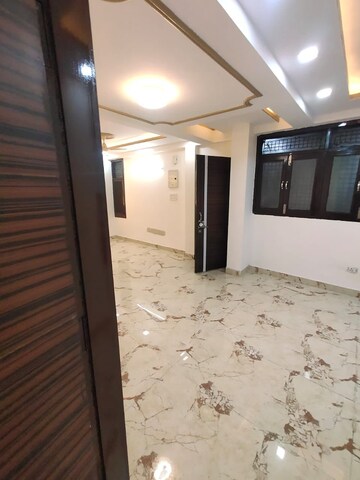 Room in 4 BHK Apartment at Ireo Uptown, Sector 66 – for Sale