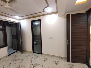 Room in 4 BHK Apartment at Ireo Uptown, Sector 66 – for Sale