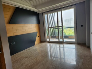 Room in 4 BHK Apartment at Ireo Uptown, Sector 66 – for Sale
