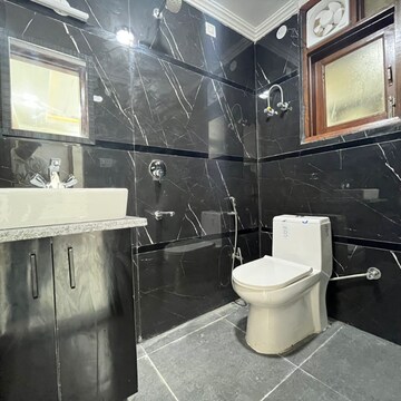 Team Area in 3 BHK Builder Floor at Chattarpur – for Sale