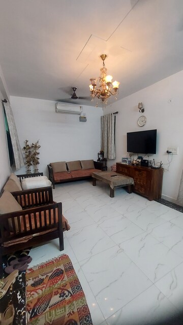 Staircase in 3 BHK Builder Floor at Sector 43 – for Sale