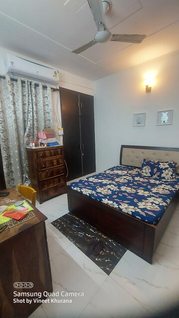 Bedroom in 3 BHK Builder Floor at Sector 43 – for Sale