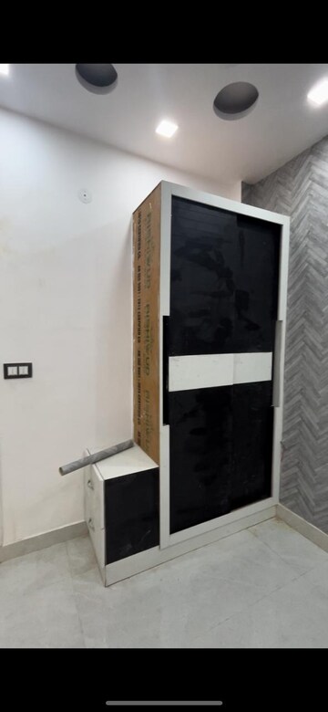 Furnished Amenities in 2 BHK Builder Floor at Uttam Nagar – for Sale