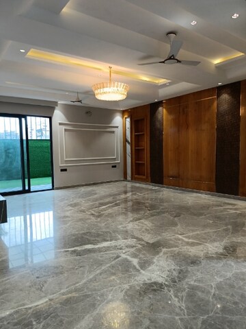 Parking in 4 BHK Builder Floor at Uppal Southend, Sector 49 – for Sale