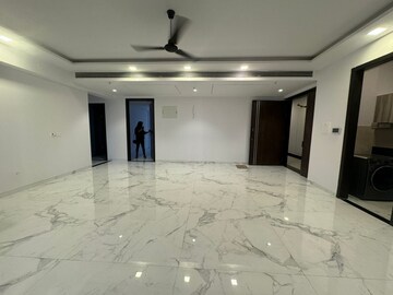 Room in 4 BHK Apartment at Hiranandani Gardens, Powai – for Sale