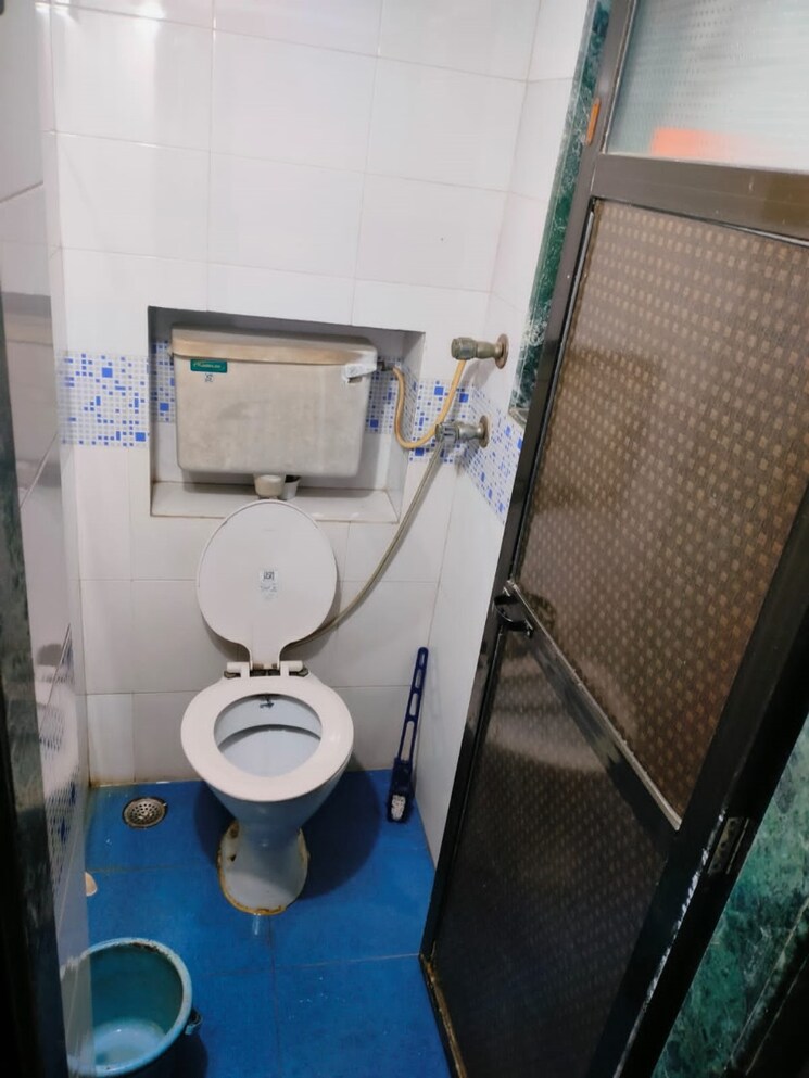 Bathroom, lovely-cozy-chsl 1 Bedroom 520 Sq.Ft. Apartment In Dahisar East Mumbai 7261755