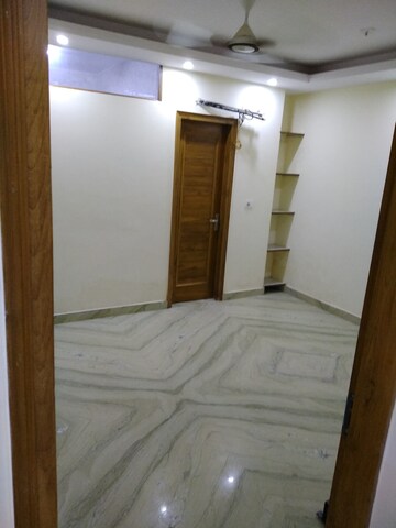 Room in 2 BHK Builder Floor at Lajpat Nagar – for Rent